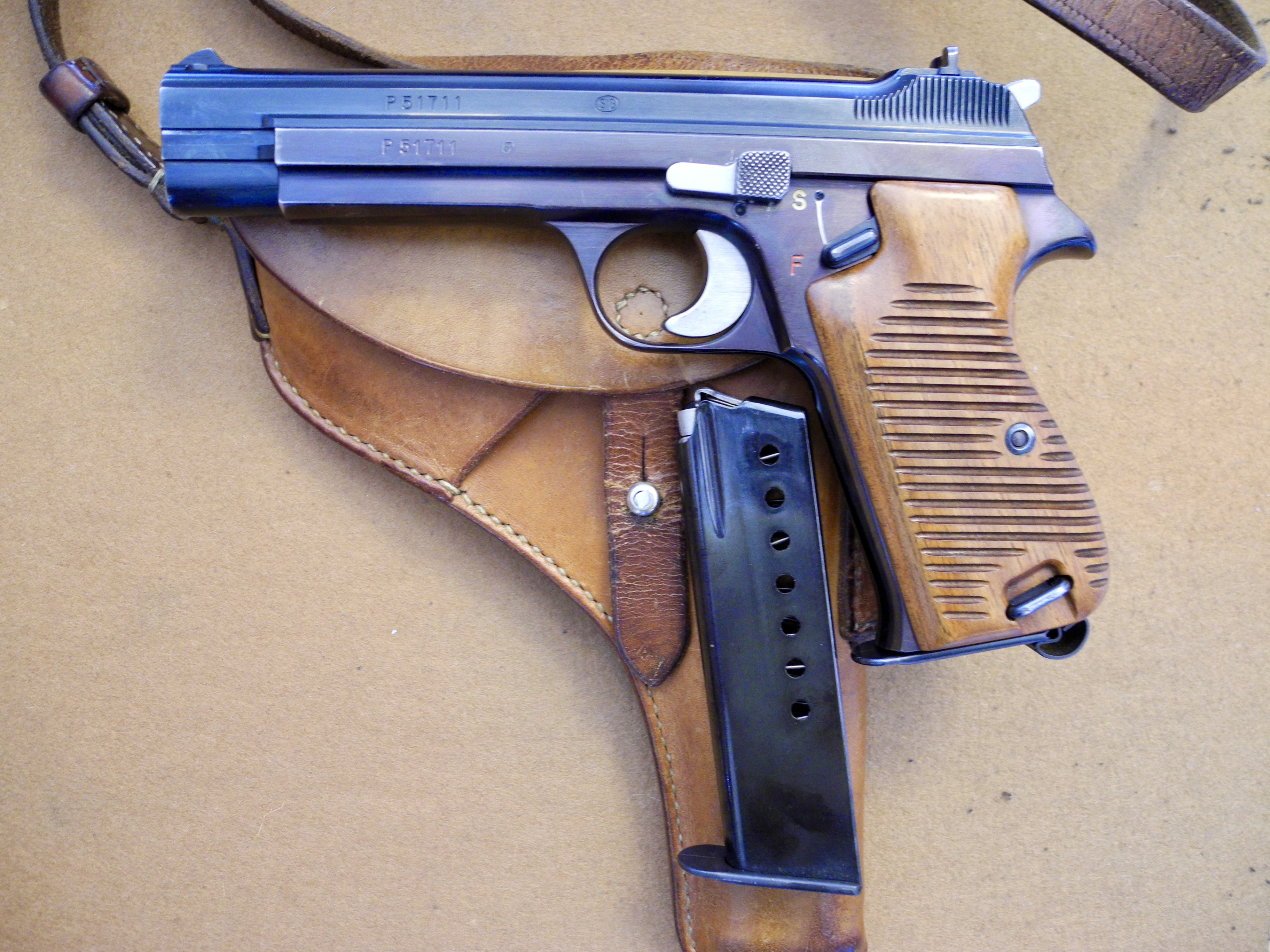 SIG -210 P51711  Polizei Glarus — Bild 5